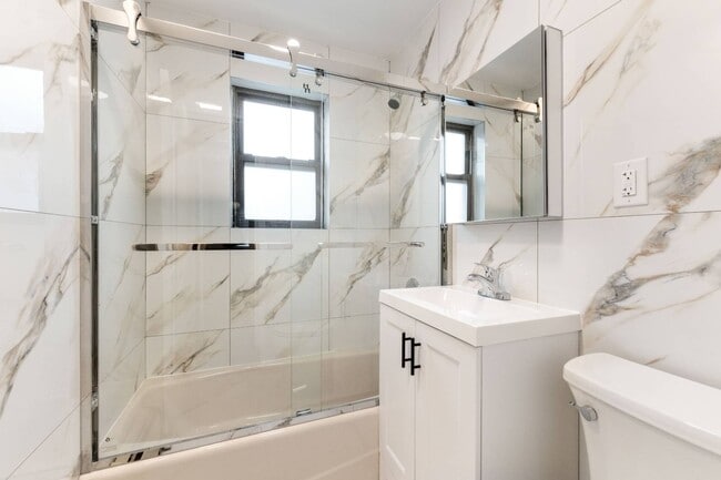 Building Photo - 67-135-135 Burns St