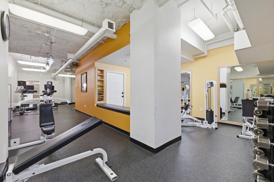 Building Photo - 444 17th St