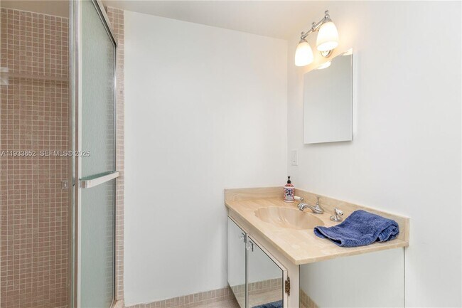 Building Photo - 2751 S Ocean Dr