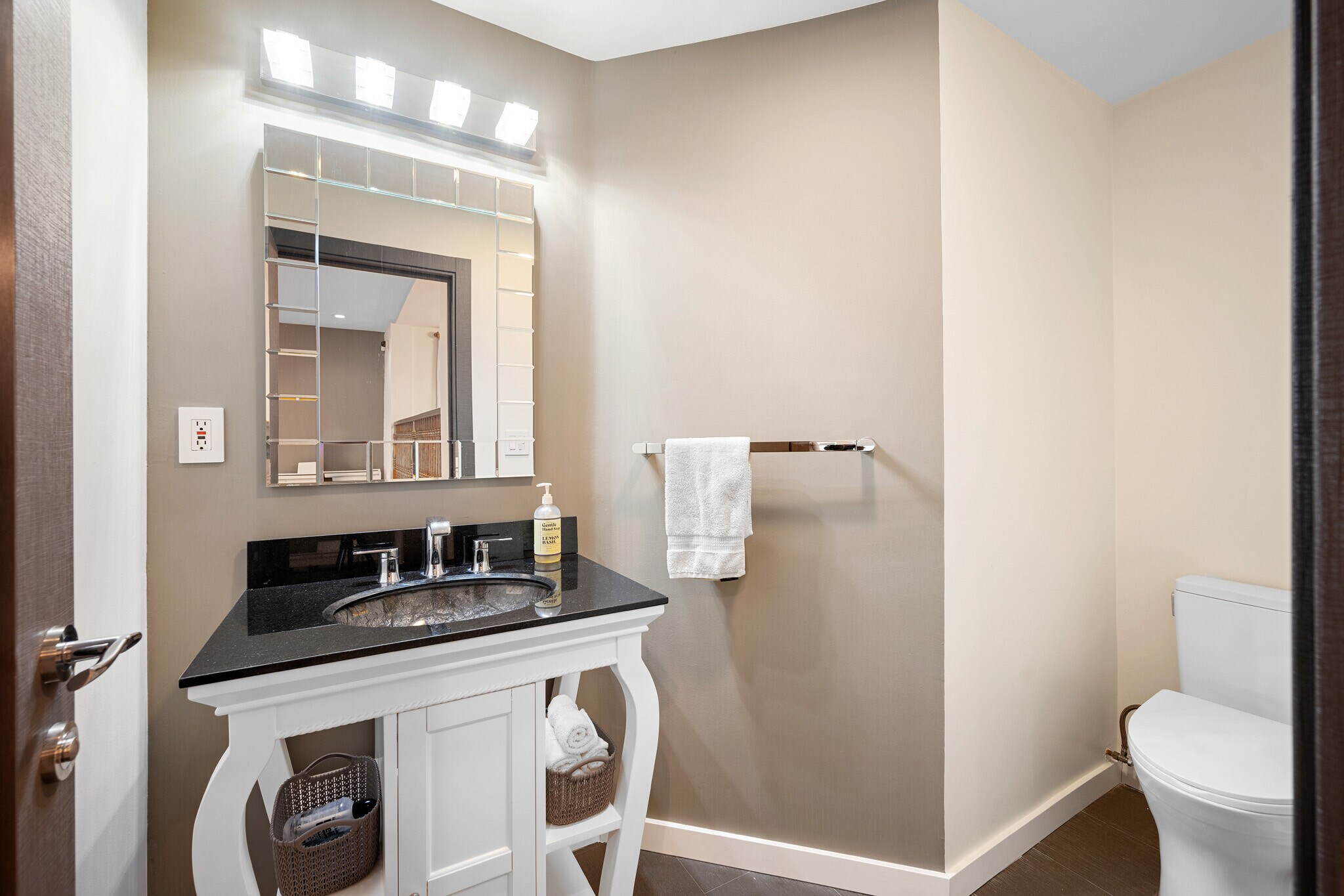 Building Photo - 3331 Oakmont View Dr