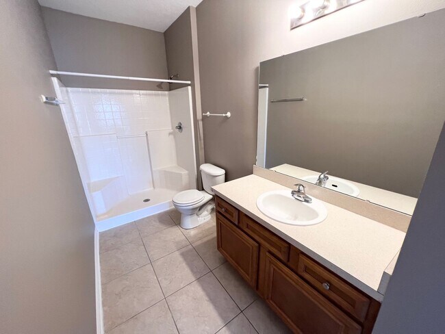 Building Photo - Charming 2-Bedroom Condo in Summer Key – S...
