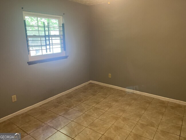 Building Photo - 2561 Lewfield Cir SE
