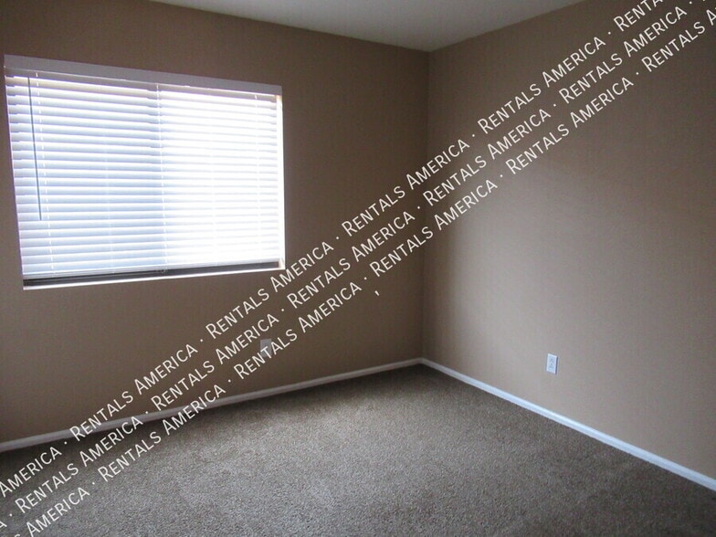 Building Photo - 3142 W Foothill Dr