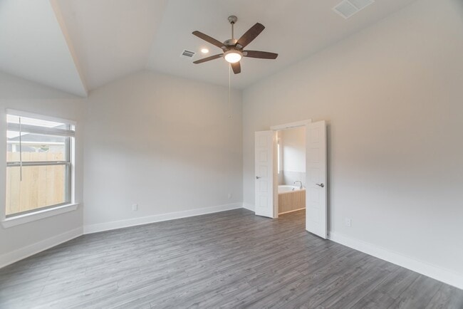 Building Photo - 10539 Preserve Wy