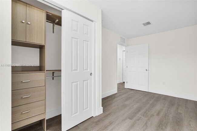 Building Photo - 1730 Acapulco Dr