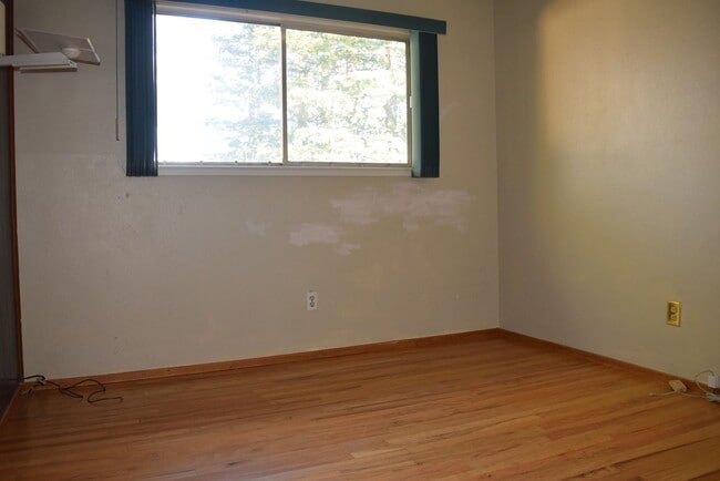 Building Photo - 7043 Zeeland Dr