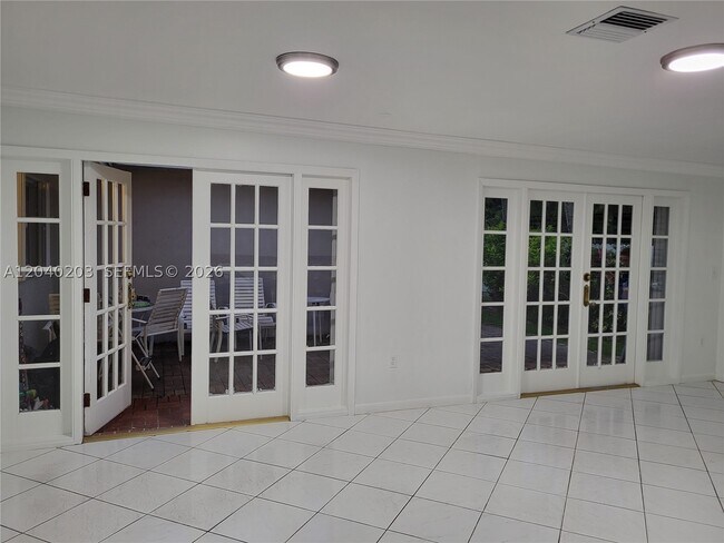 Building Photo - 5200 SW 89th Pl