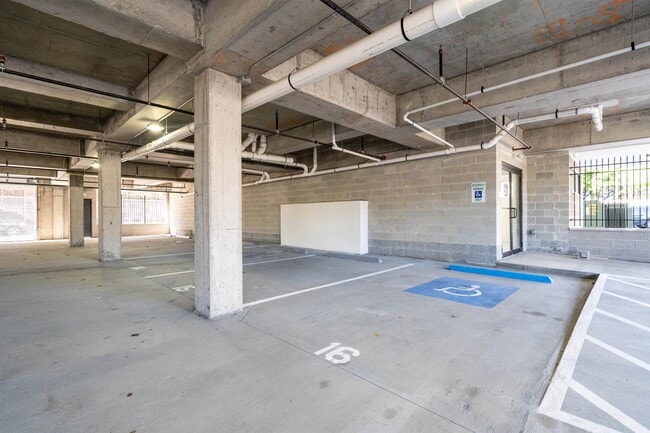 Building Photo - 162-170 S Orange Ave