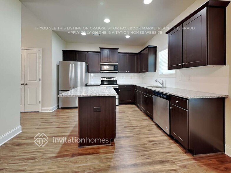 Building Photo - 105 Moss Dr