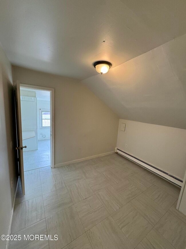 Building Photo - 172 Carr Ave