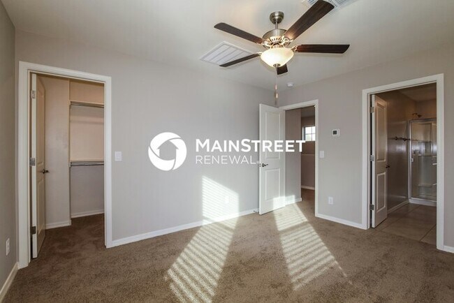 Building Photo - 3 Bedroom Pet-Friendly Home in Phoenix, AZ with Main Street Renewal