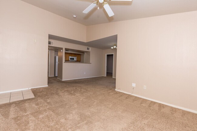 Building Photo - Lovely 2-Bedroom Condo in the Tuscano Comm...