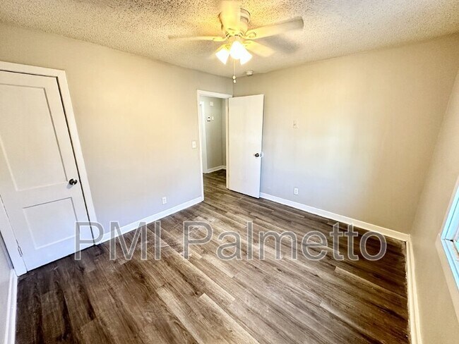 Building Photo - 522 Jasper St