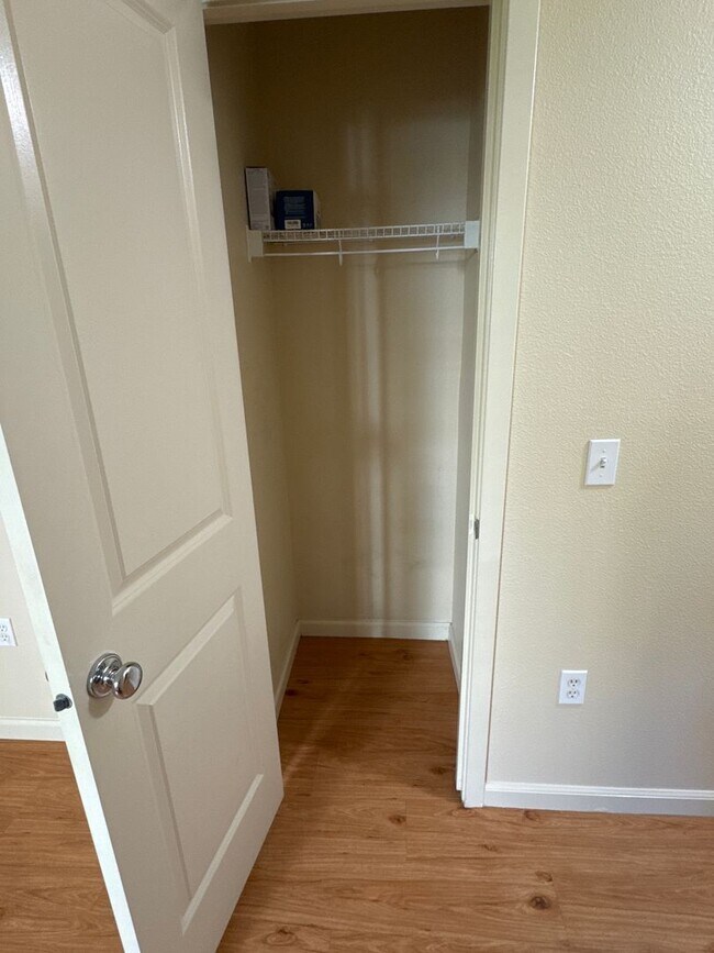 Building Photo - Beautiful 1 Bedroom 1 Bath Condo Located i...