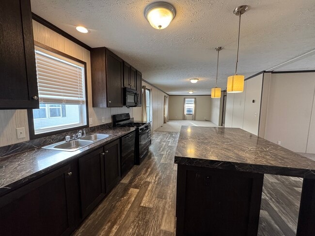 Primary Photo - 215 Borman Ave