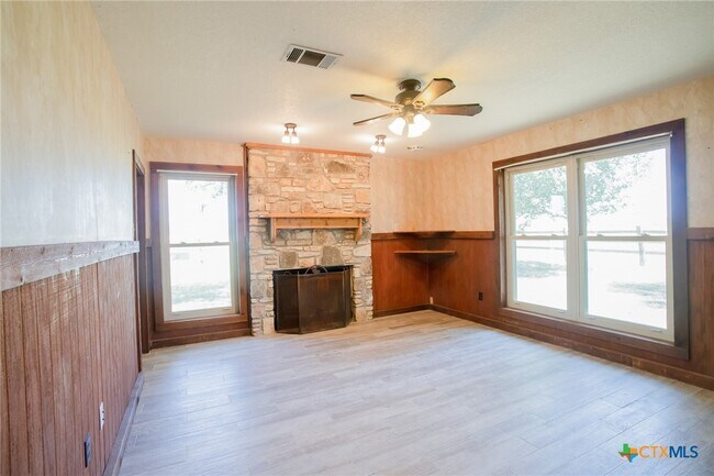 Building Photo - 4692 S E River Rd