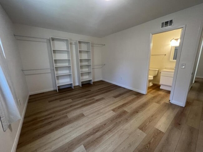 Building Photo - 10850 Eberly Ct