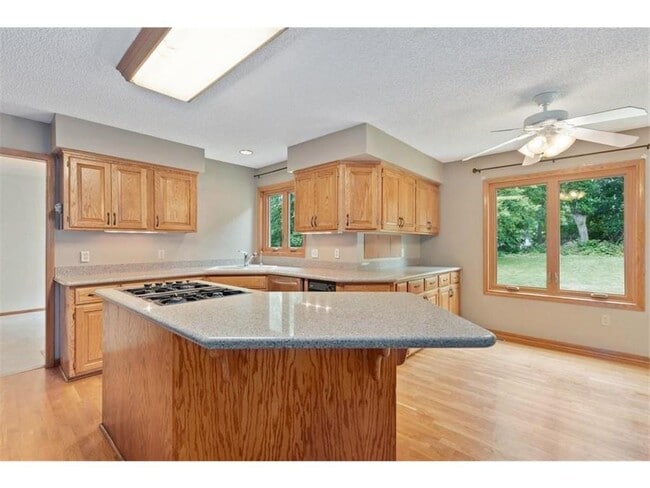 Building Photo - 7140 Willow View Cove