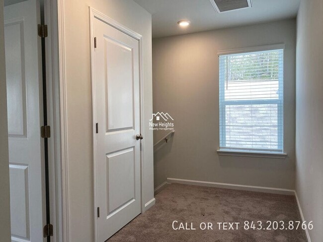 Building Photo - 2641 Alamanda Dr