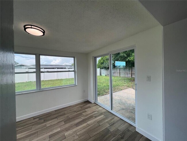 Building Photo - 7315 Brentwood Dr