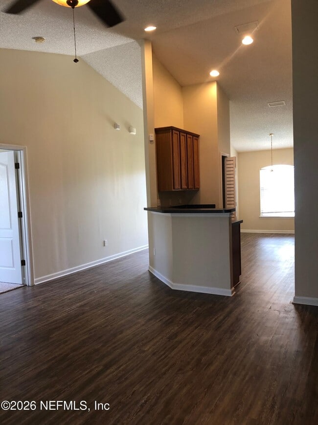 Building Photo - 6902 Southern Oaks Dr W