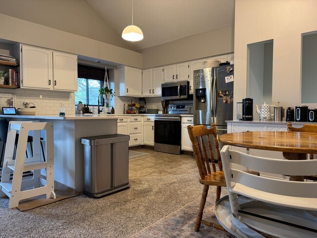Building Photo - Spacious Corner Townhome with Private Yard...