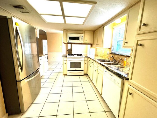 Building Photo - 13935 St Marys Ln