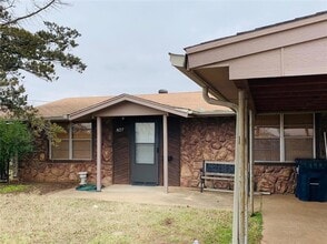Building Photo - 827 W Brule St