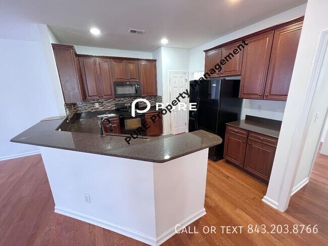 Building Photo - 153 Avonshire Dr