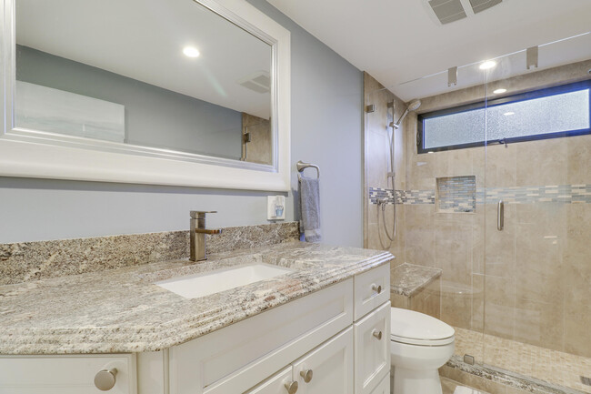 Building Photo - 515 Bay Colony Dr N
