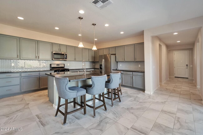 Building Photo - 5653 S Winchester