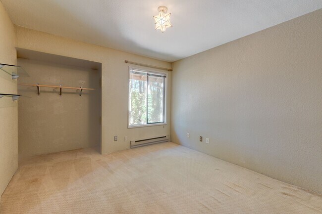 Building Photo - 1638 Fern Pl
