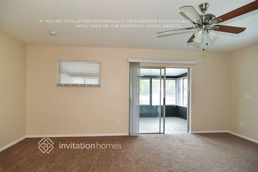 Building Photo - 832 SE Thornhill Dr