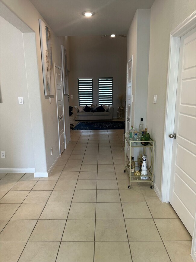 Building Photo - 1617 Darwin Cedar Dr