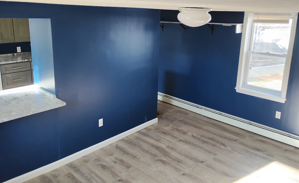 Building Photo - 213 Pleasant St