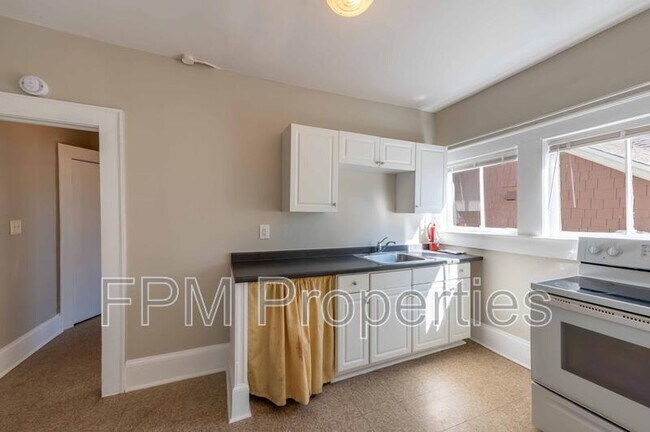 Building Photo - 117 E 4th St