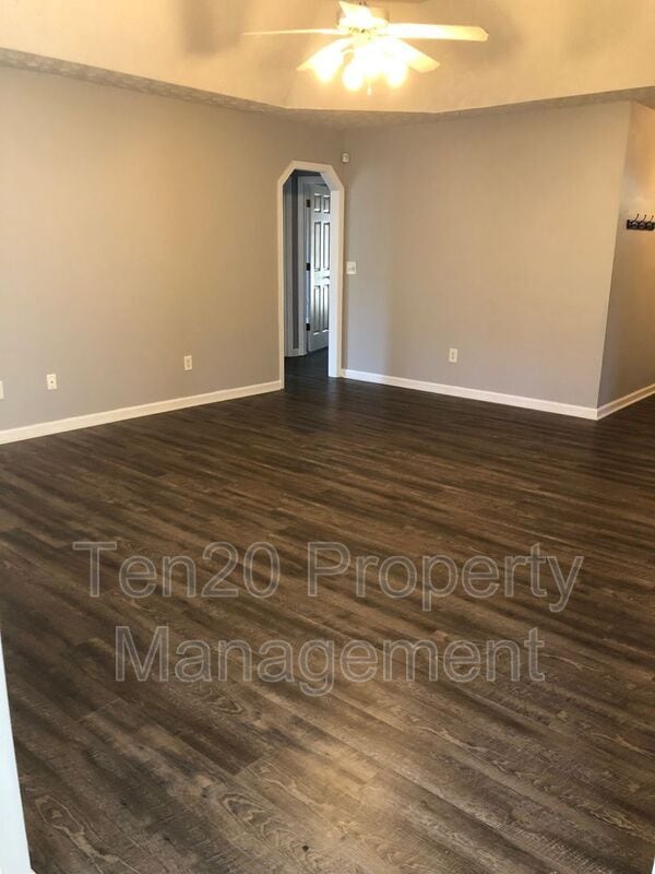 Building Photo - 6028 N Pointe Dr
