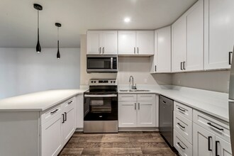 Building Photo - 172 W Clinton Ave