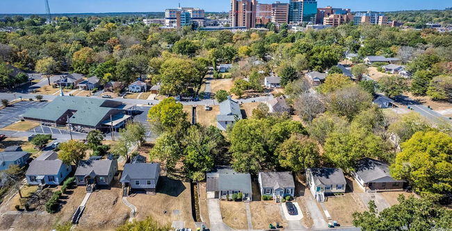Building Photo - 520 Valmar St