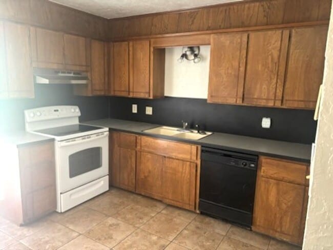 Building Photo - 2903 NE Tortoise Dr