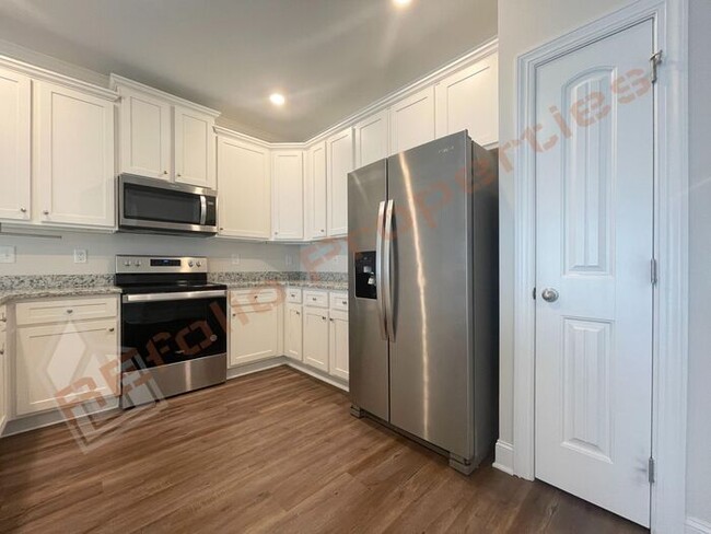 Building Photo - Great Opportunity! Lovely 3 Bedroom 2.5 Ba...