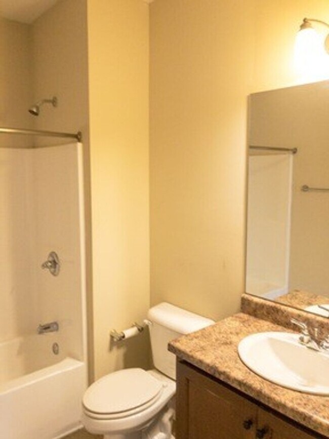 Building Photo - Town Home For Rent In Tuscaloosa, AL! COMING SOON!