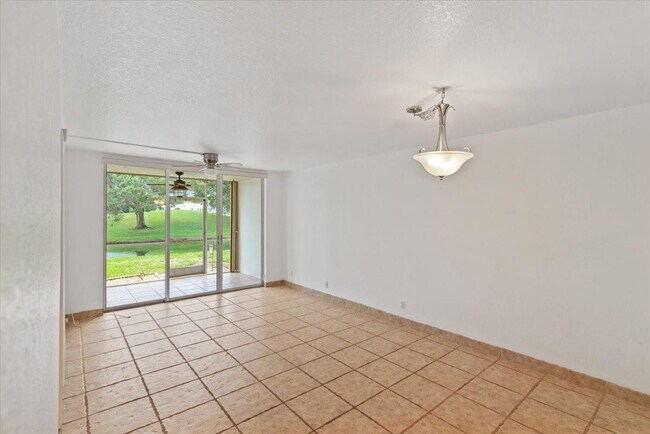 Building Photo - 9470 Poinciana Pl