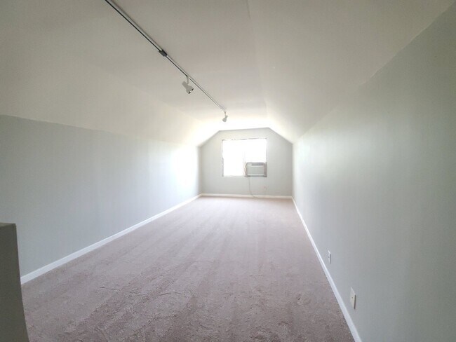 Building Photo - 426 Northview~ Sunset Ridge