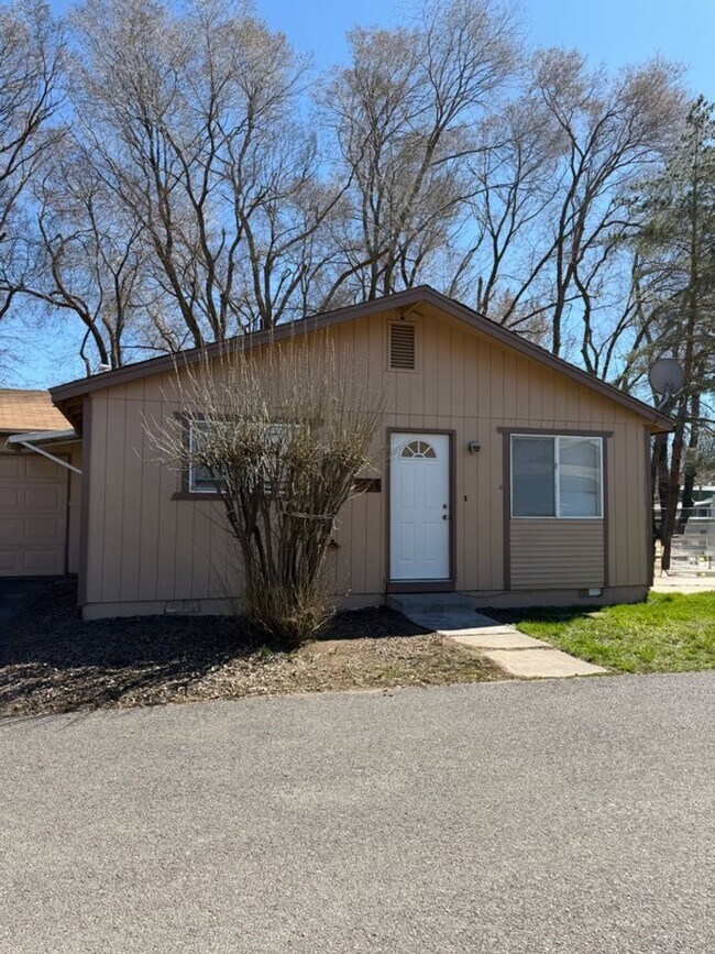 Building Photo - 3039-3041 Kane Street