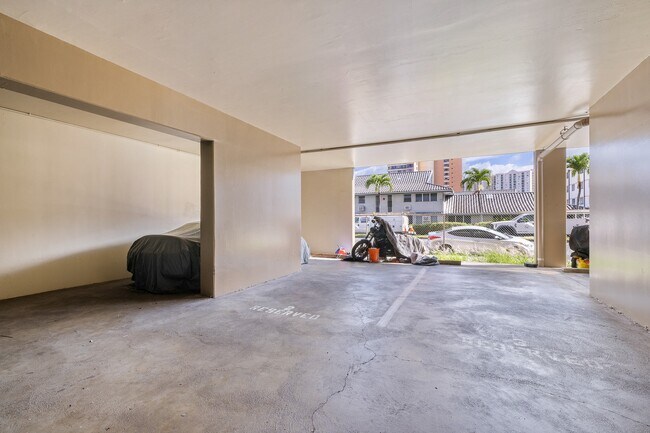 Building Photo - 2 Bed / 1 Bath 1 Parking , Community Pool , Electricity, Water, Sewer & Gas Included, Secured Bui...