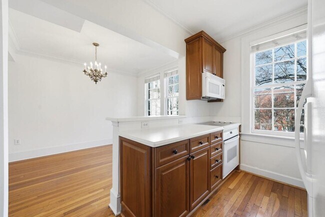 Building Photo - 2814 Peachtree Rd NW