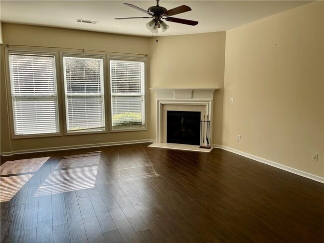 Building Photo - 2279 White Alder Dr NE