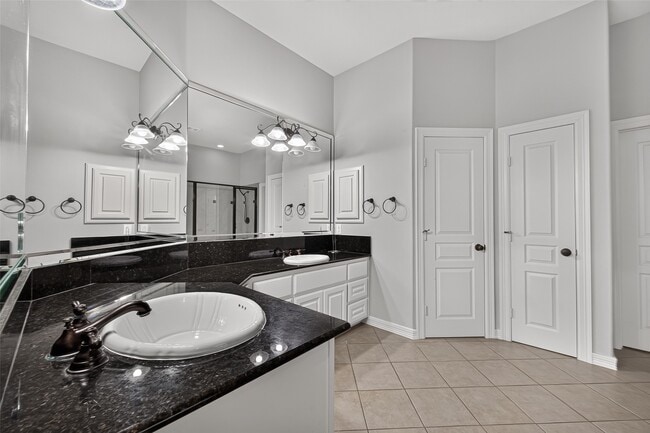 Building Photo - 8602 Two Sisters Ct