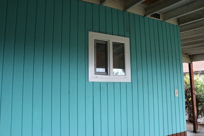 Building Photo - Beautifully Updated 3-Bedroom Home with Sp...